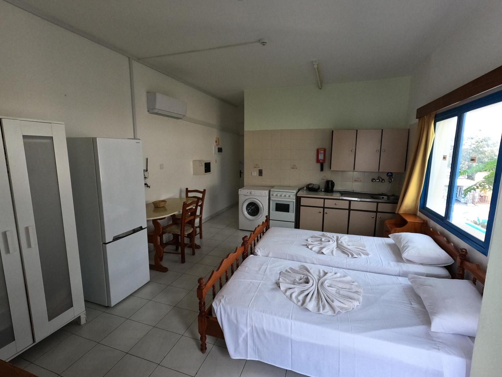 Island Budget Apartments Paphos Exteriér fotografie