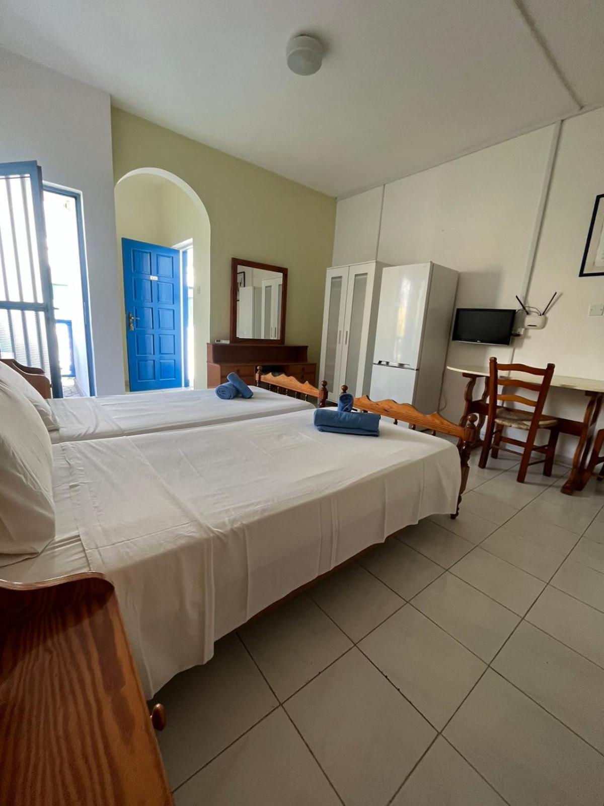 Island Budget Apartments Paphos Exteriér fotografie