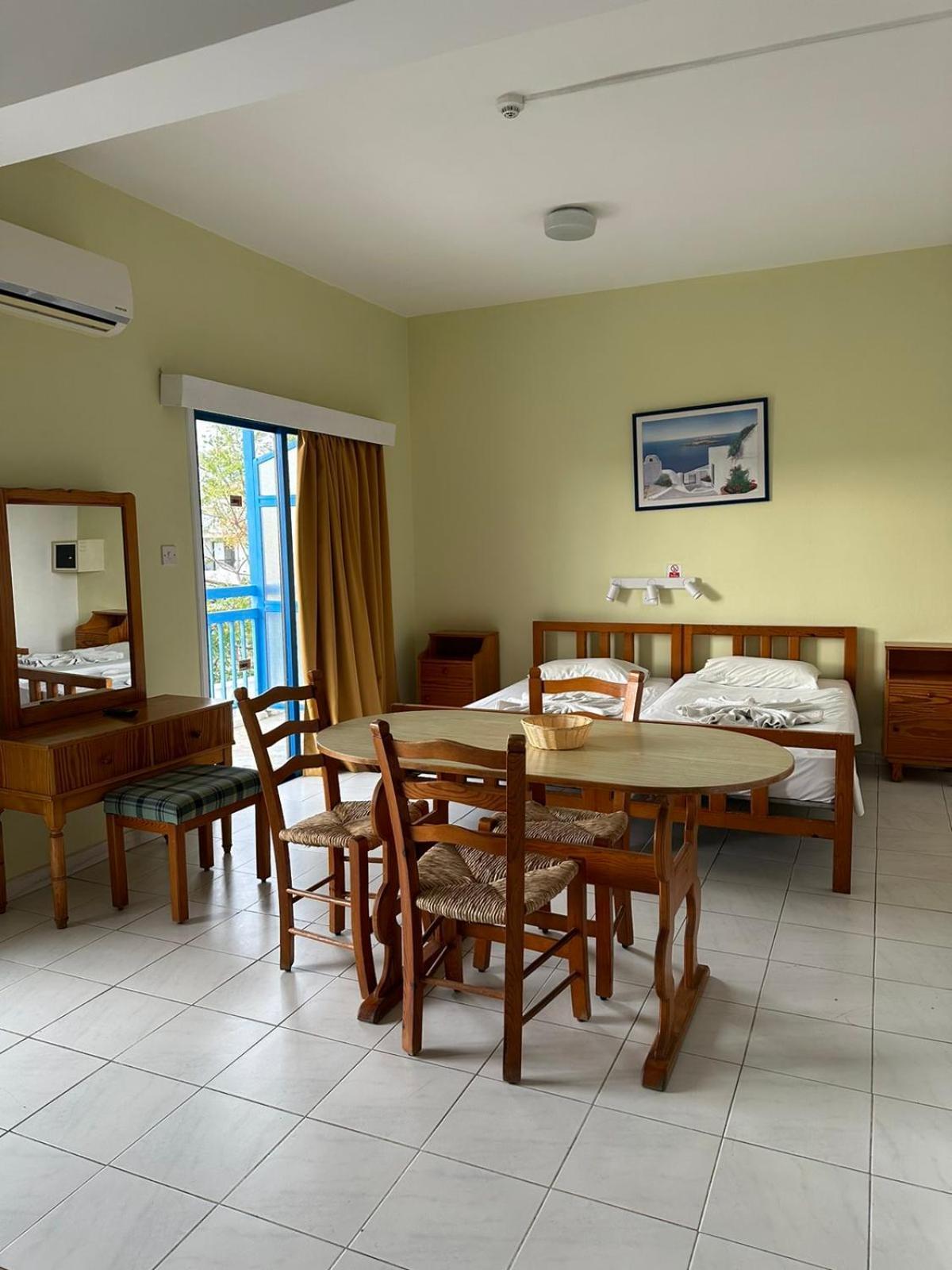 Island Budget Apartments Paphos Exteriér fotografie