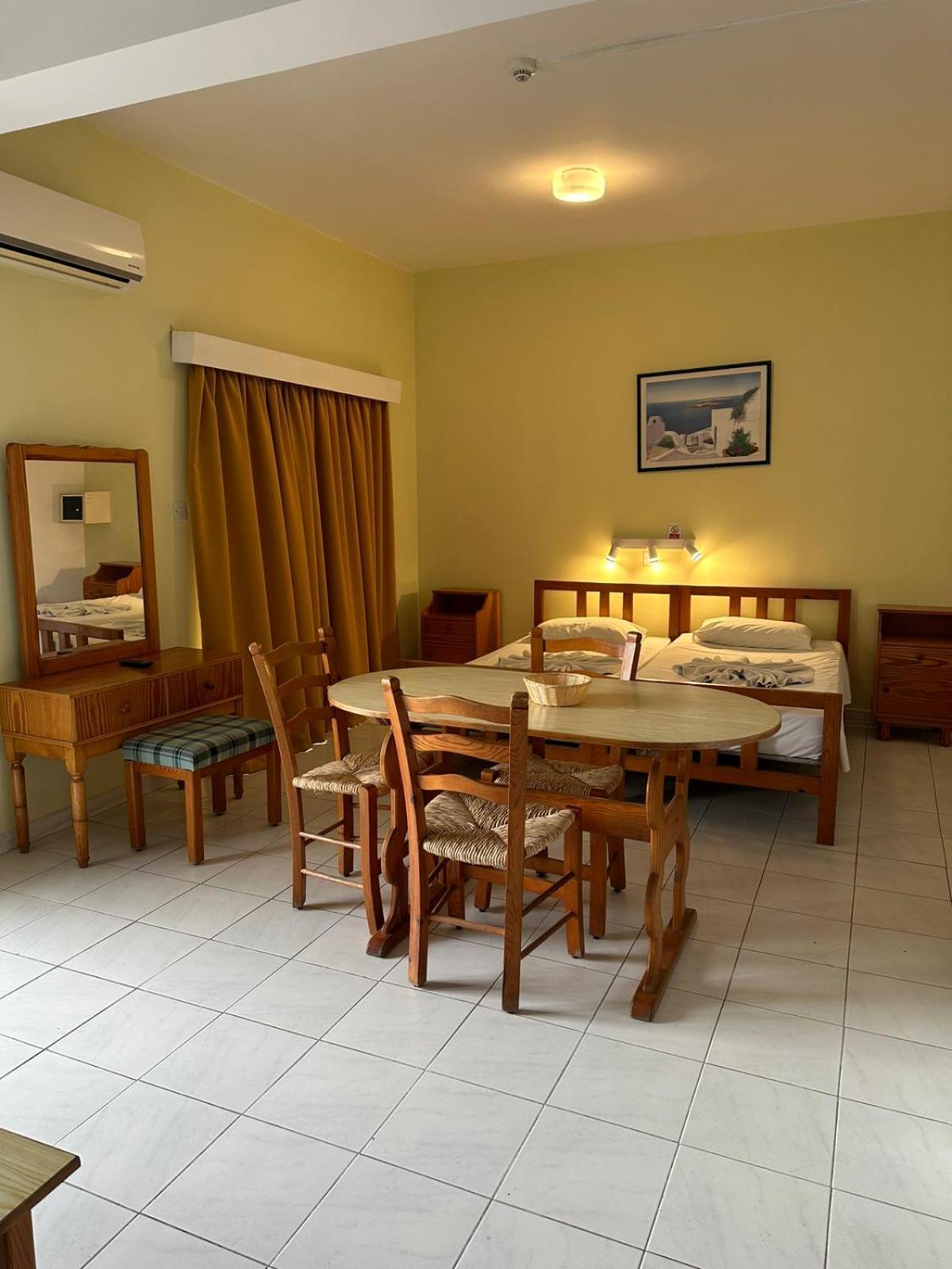 Island Budget Apartments Paphos Exteriér fotografie